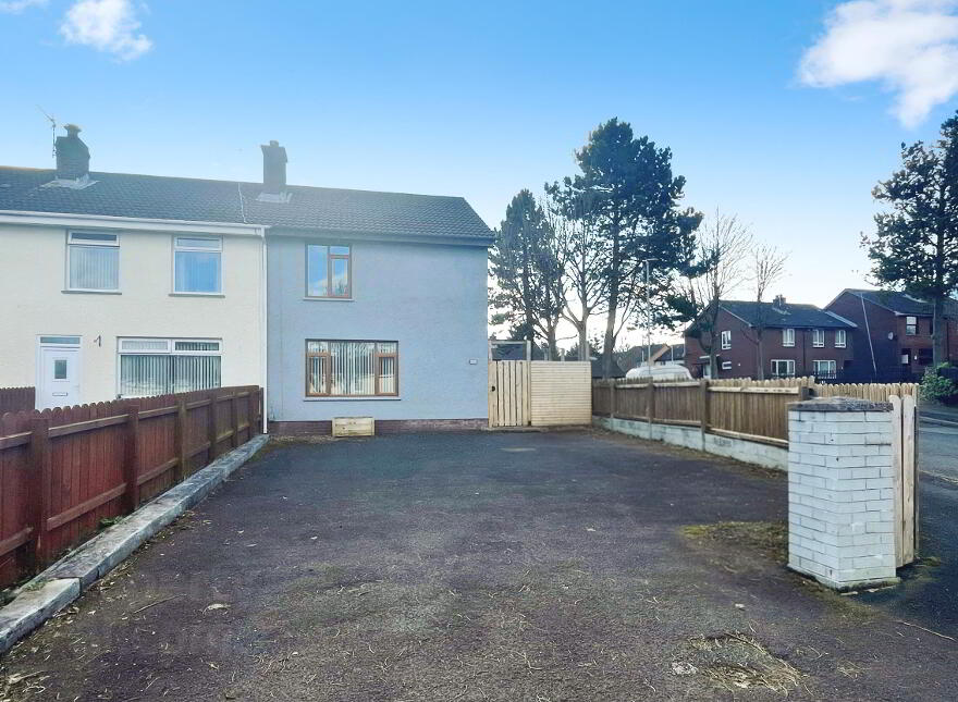 1 Knockburn Gardens, Lisburn, BT28 2QL photo