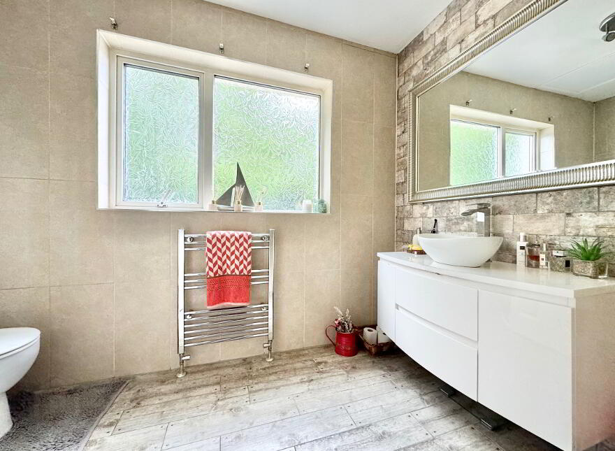 36 Lisanelly Park, Omagh, BT79 7DE