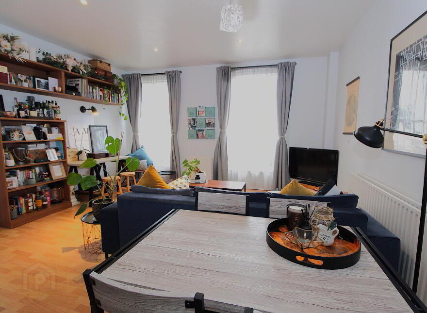 42 Lisburn Square, Lisburn, BT28 1TS