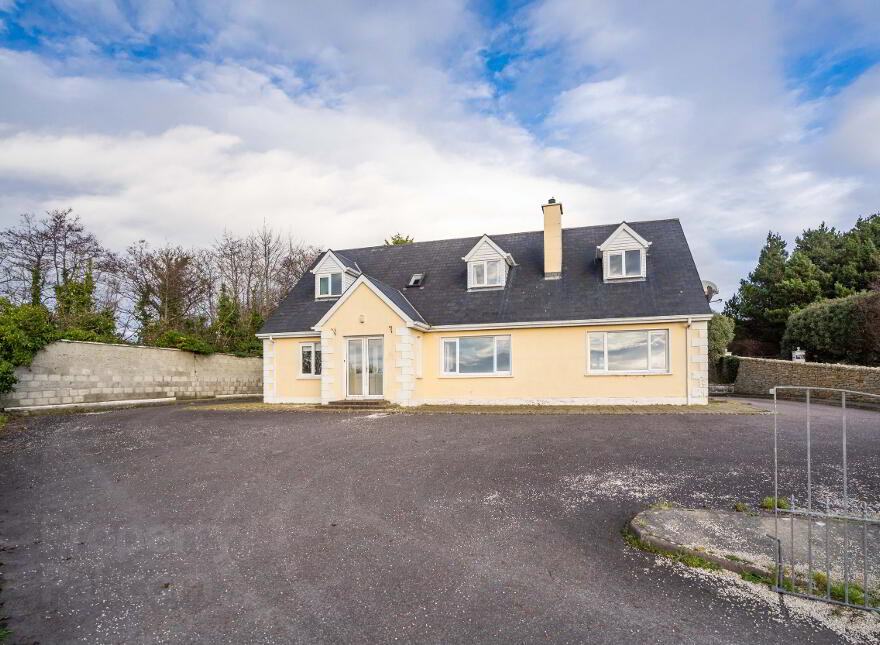 Linsfort, Buncrana, F93W594 photo