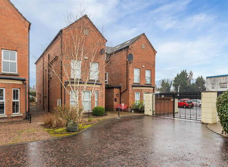 22 Richmond Park, Off Upper Lisburn Road , Finaghy, Belfast, BT10 0HB photo