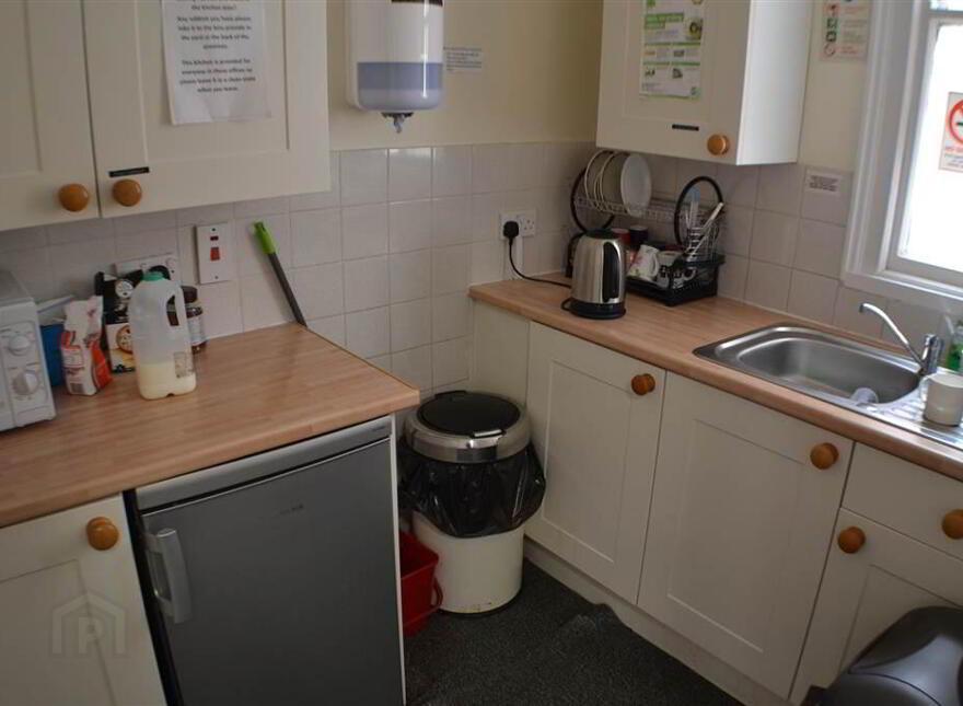 44-46 Elmwood House Business Centre, Elmwood Avenue - Su, 201 44-46 El...Belfast, BT9 6AZ