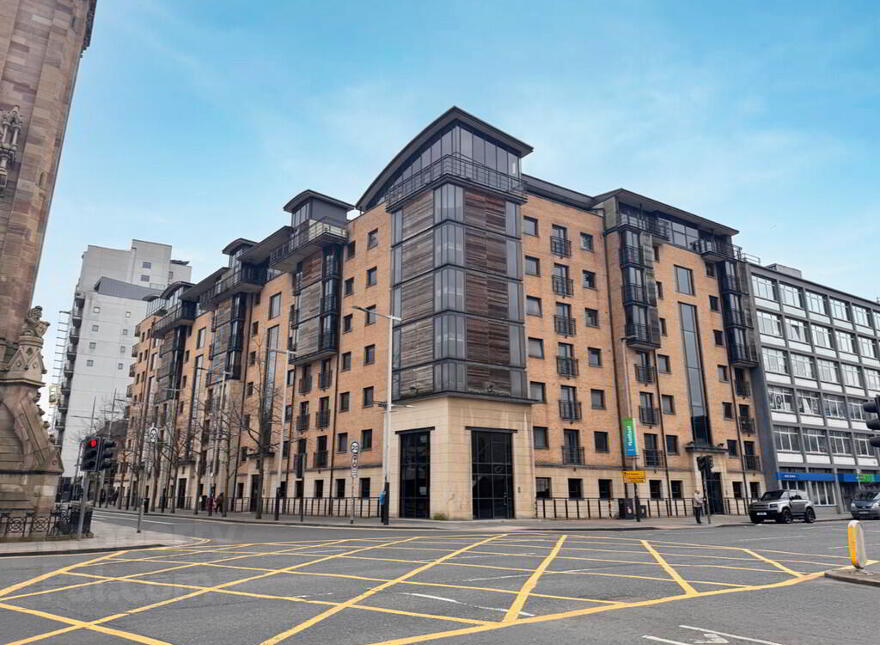 Apt 88, 17 Queens Square, Belfast, BT1 3FF photo