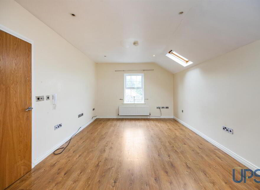 Apt 11, Woodberry Lane, Off Upper Dunmurry Lane / Forest Pk, Belfast, BT17 0WZ