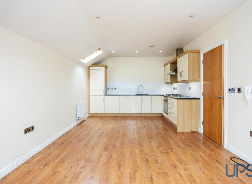 Apt 11, Woodberry Lane, Off Upper Dunmurry Lane / Forest Pk, Belfast, BT17 0WZ