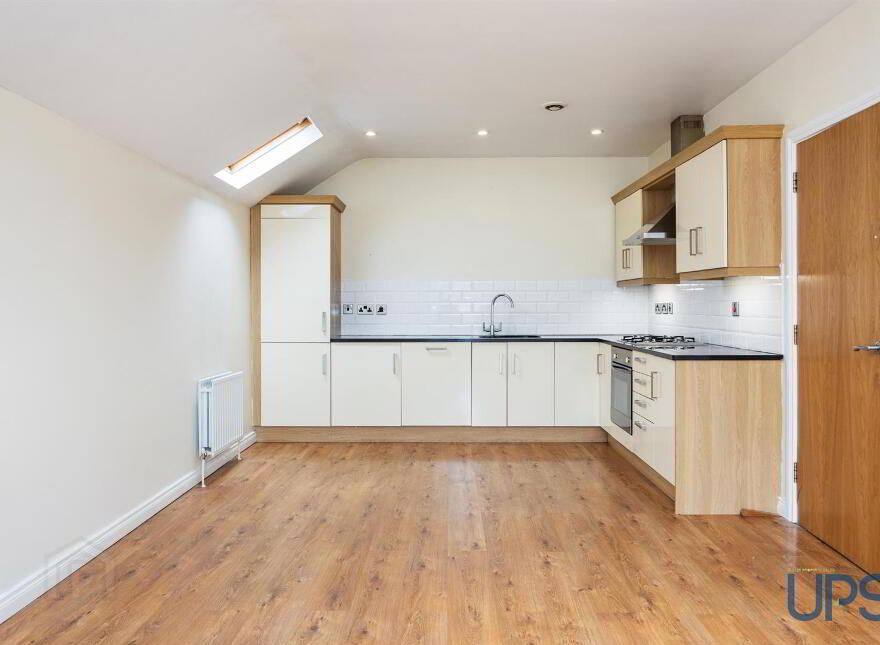 Apt 11, Woodberry Lane, Off Upper Dunmurry Lane / Forest Pk, Belfast, BT17 0WZ