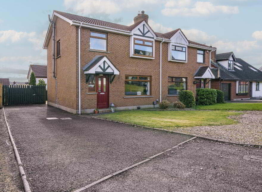 38 Huntingdale, Ballyclare, BT39 9XB photo