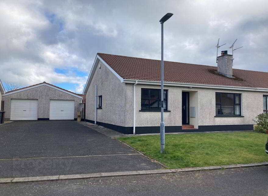 42 Dunsuivnish Ave, Portstewart, BT55 7EP photo