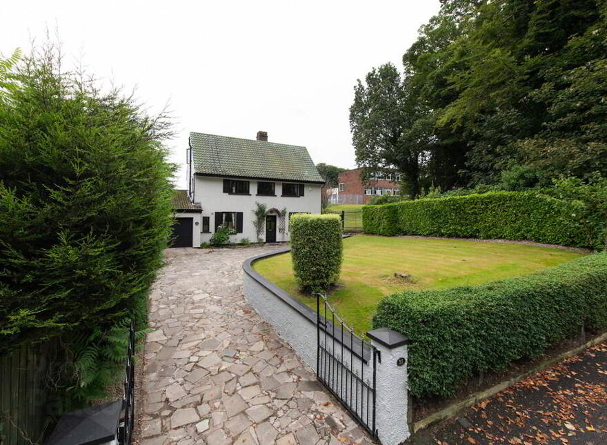 31 Fortwilliam Park, Belfast, BT15 4AP photo