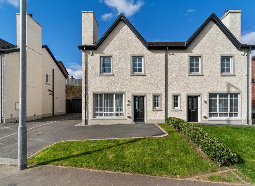 47 Fairfields Glen, Lisburn, BT28 3QL photo