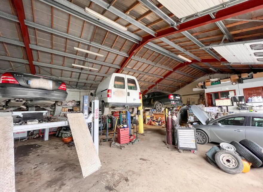 Bourke's Garage, Bailey Street, Killenaule, E41TN56