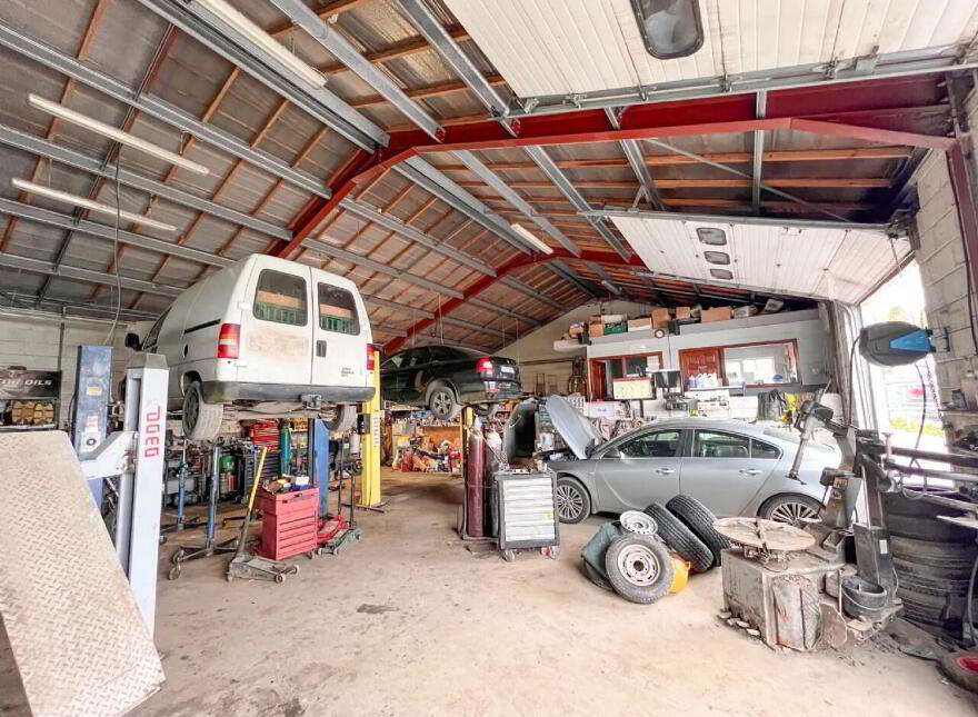 Bourke's Garage, Bailey Street, Killenaule, E41TN56