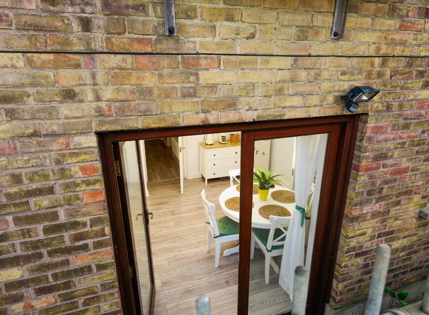 Apartment 1 Pembroke Manor, Pembroke Road, Ballsbridge, Dublin, D04AE22