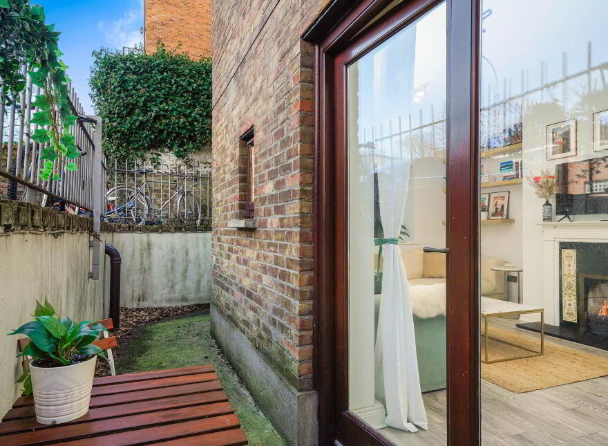 Apartment 1 Pembroke Manor, Pembroke Road, Ballsbridge, Dublin, D04AE22