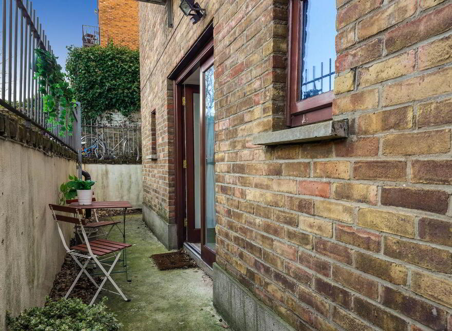 Apartment 1 Pembroke Manor, Pembroke Road, Ballsbridge, Dublin, D04AE22