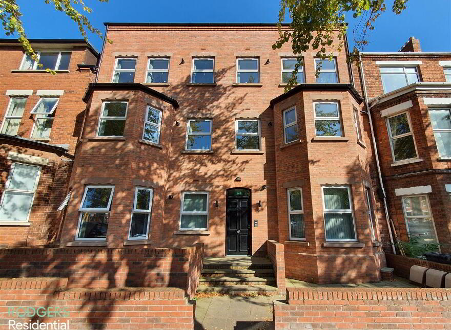 Apt 2, 108 Eglantine Avenue, Belfast, BT9 6EU photo