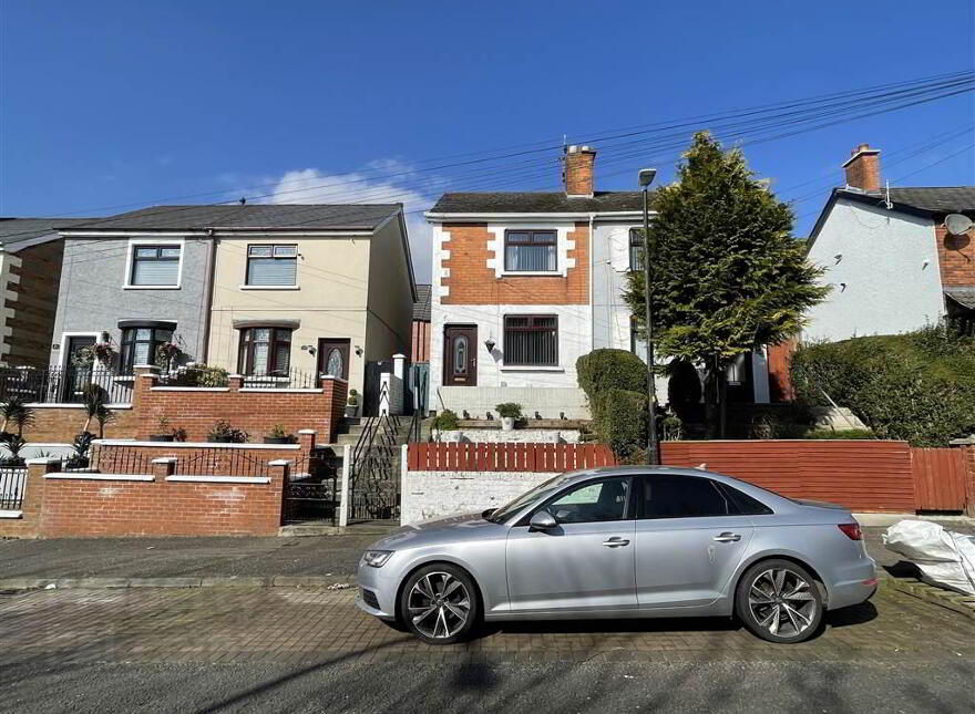 27 Springfield Drive, Belfast, BT12 7EL photo