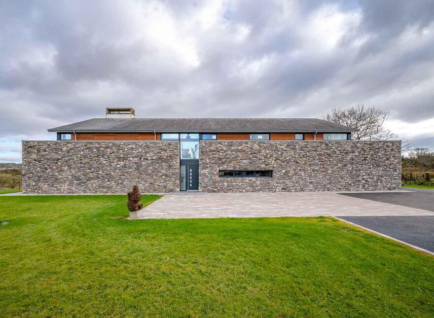 Carnaughliss House, 23 Carn Road, Off Seven Mile Straight, Crumlin, BT29 4UQ