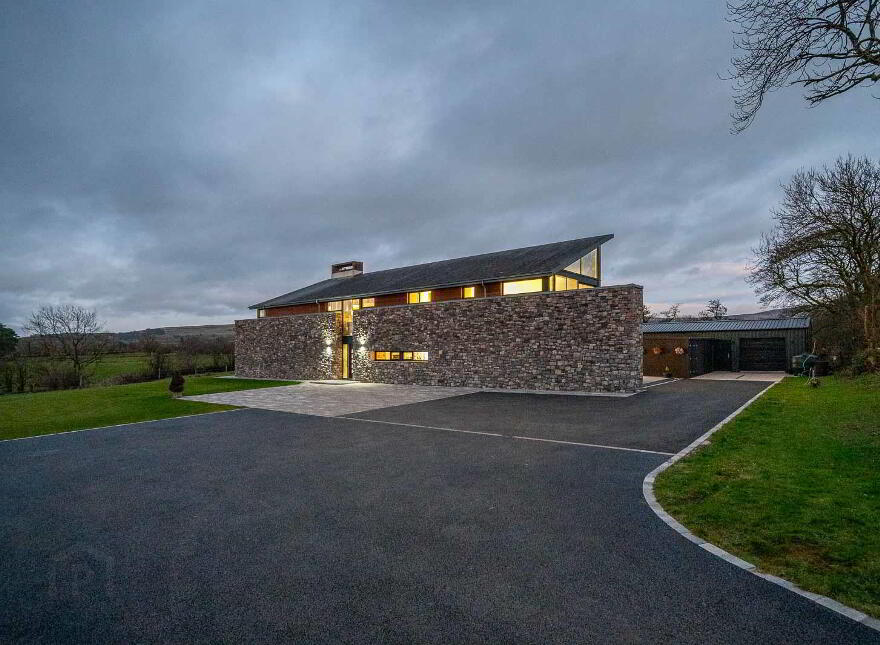 Carnaughliss House, 23 Carn Road, Off Seven Mile Straight, Crumlin, BT29 4UQ