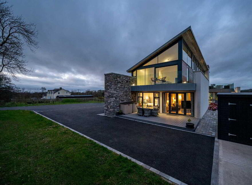 Carnaughliss House, 23 Carn Road, Off Seven Mile Straight, Crumlin, BT29 4UQ