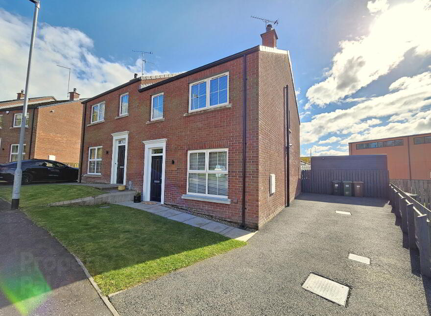 9 Coolnacran Park, Loughbrickland, Banbridge, BT32 3ZG photo