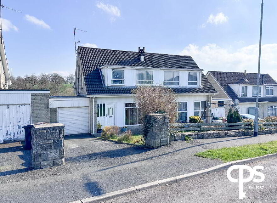 27 Ashley Gardens, Armagh, BT60 1HF photo