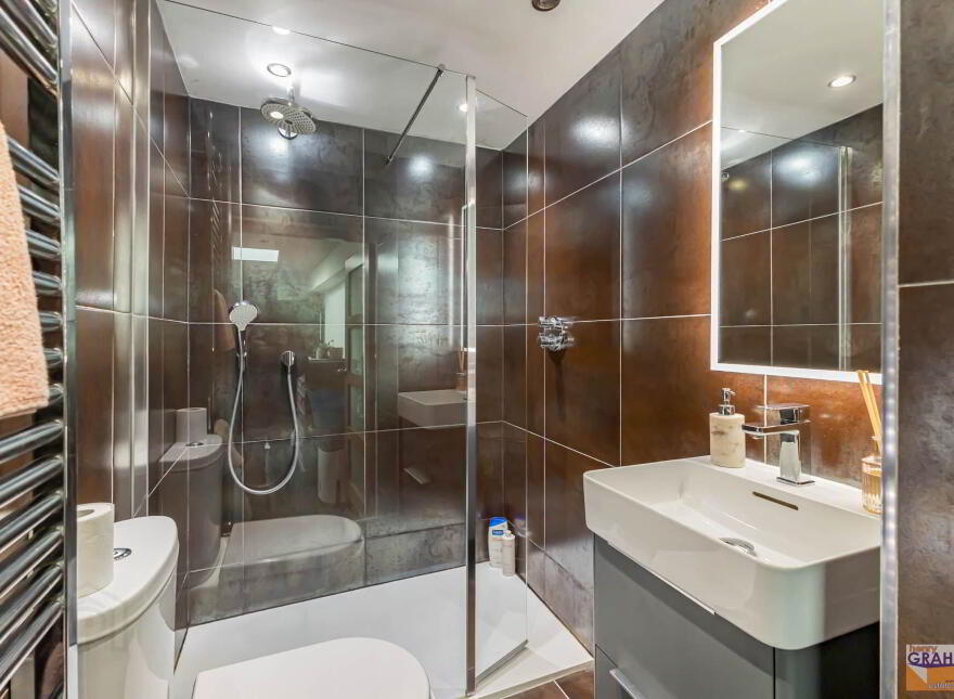 20 Antrim Road, Lisburn, BT28 3DH