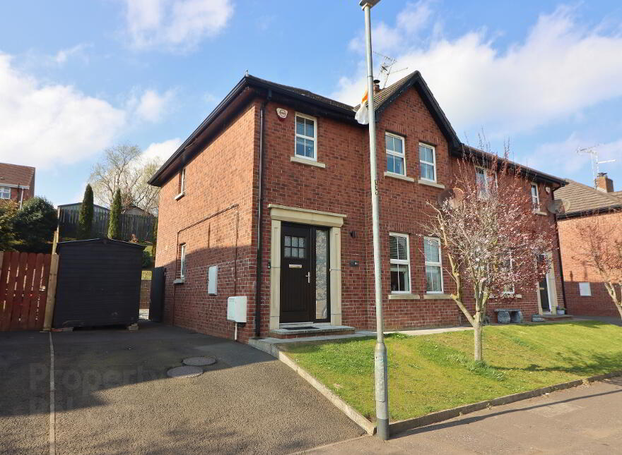 180 Belvedere Manor, Lurgan, BT67 9NX photo