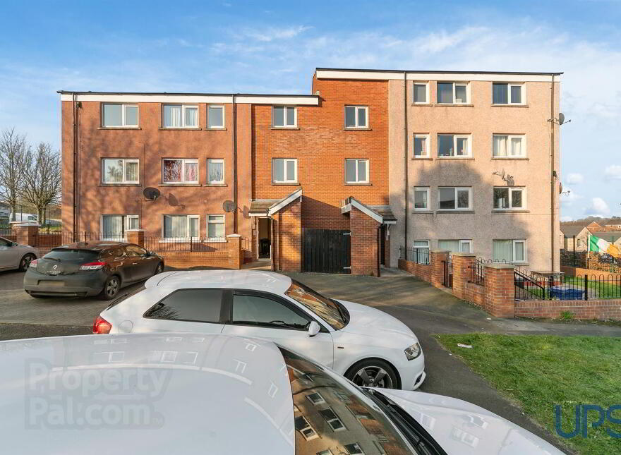 Apt 5, Broom Park Heights, Twinbrook, Belfast, BT17 0JJ photo