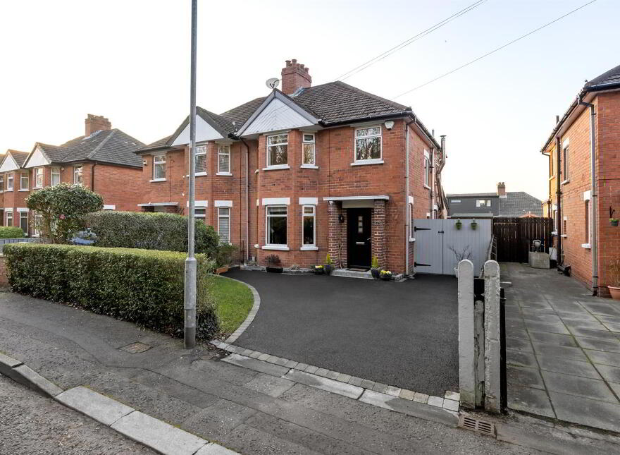 17 Willowbank Drive, Off Rosetta Road East, Belfast, BT6 0LN photo