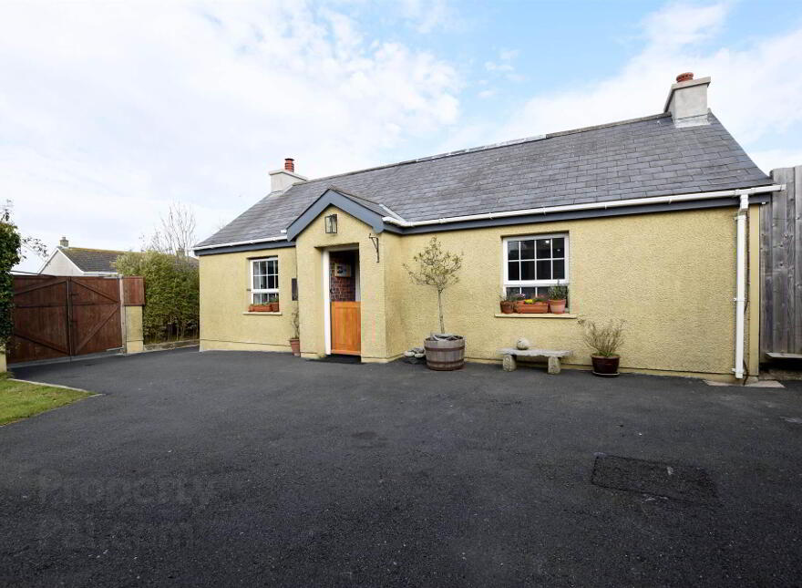 17 Church Road, Carrowdore, BT22 2HA photo