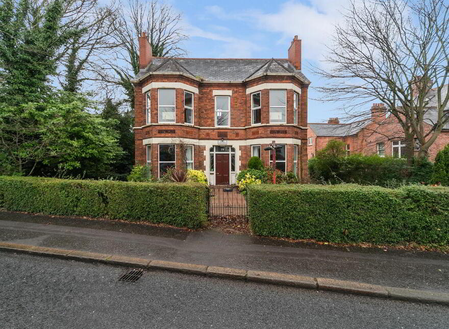 Malone Guest House, 79 Malone Road, Belfast, BT9 6SH photo