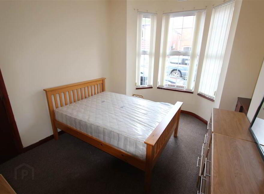 1 Sandhurst Gardens, Stranmillis, Belfast, BT9 5AW