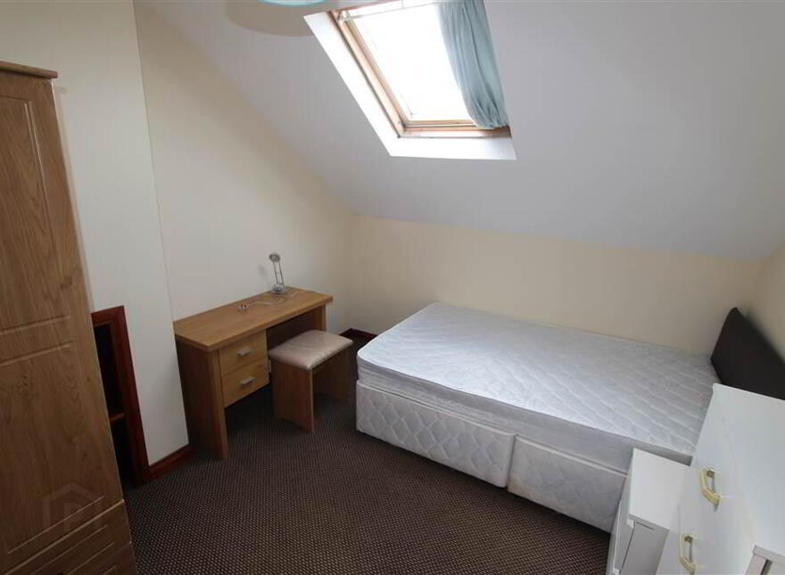1 Sandhurst Gardens, Stranmillis, Belfast, BT9 5AW