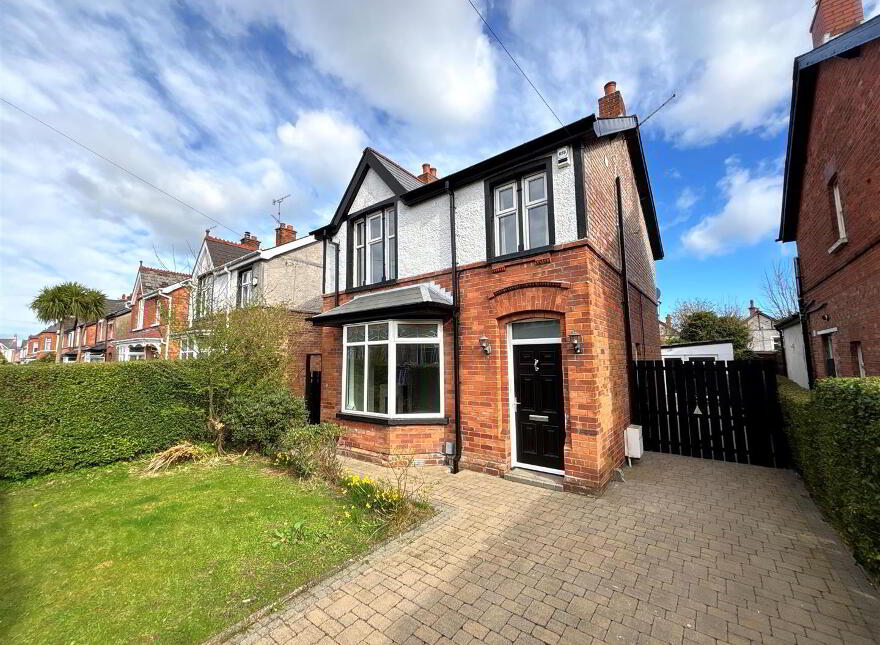 15 Ashley Gardens, Belfast, BT15 4DN photo