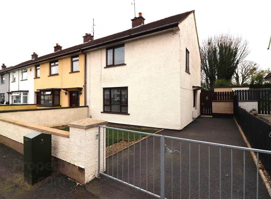 31 Beechland Drive, Warren Gardens, Lisburn, BT28 1HS photo