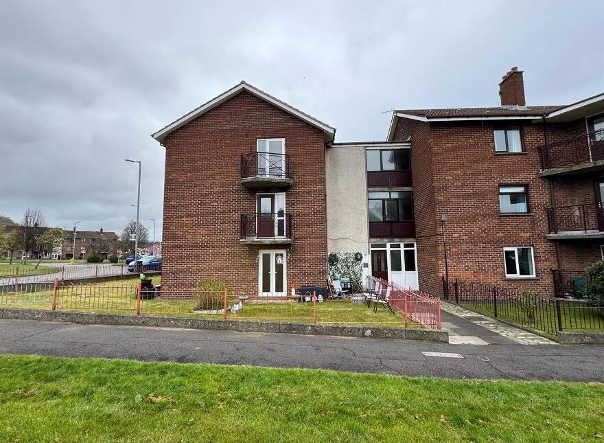 2e West Crescent, Rathcoole, Newtownabbey, BT37 9DT photo