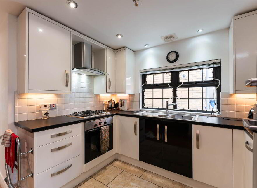 'White Cottage', 6 Station Square, Helen's Bay, BT19 1TN
