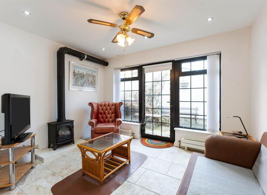 'White Cottage', 6 Station Square, Helen's Bay, BT19 1TN