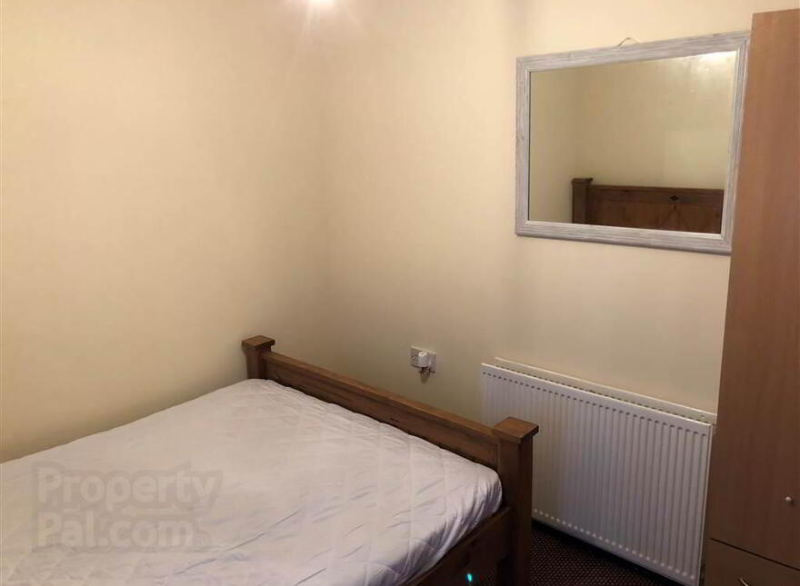 Flat 2, 108 Cromwell Road, Belfast, BT7 1JW photo
