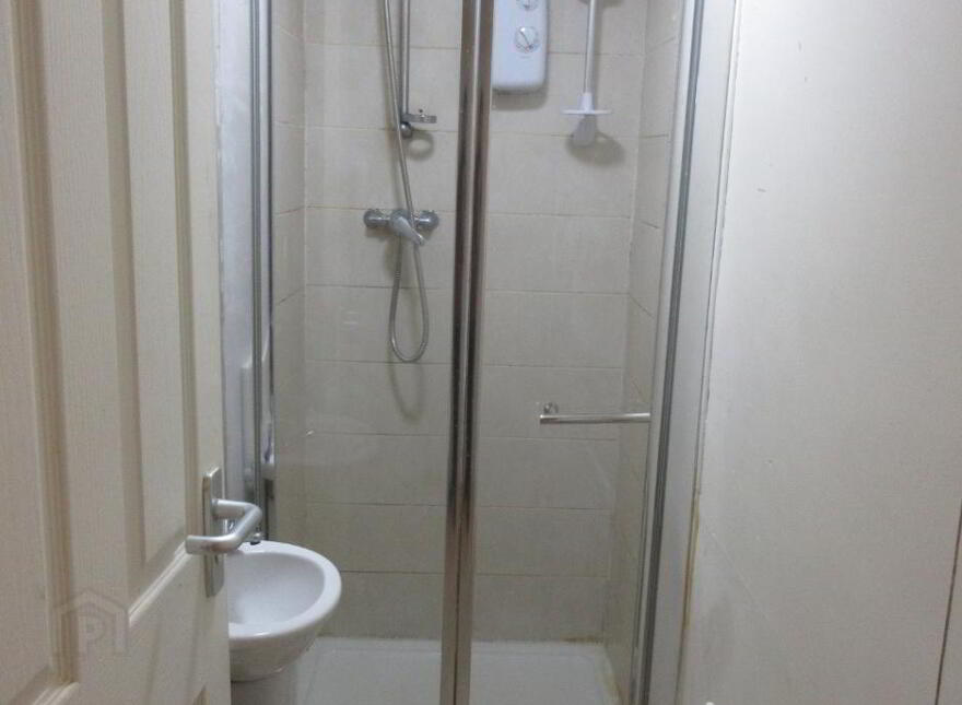 Three Great Apartments, 76 Rugby Avenue, Queens Quarter, Belfast, BT7 1RG