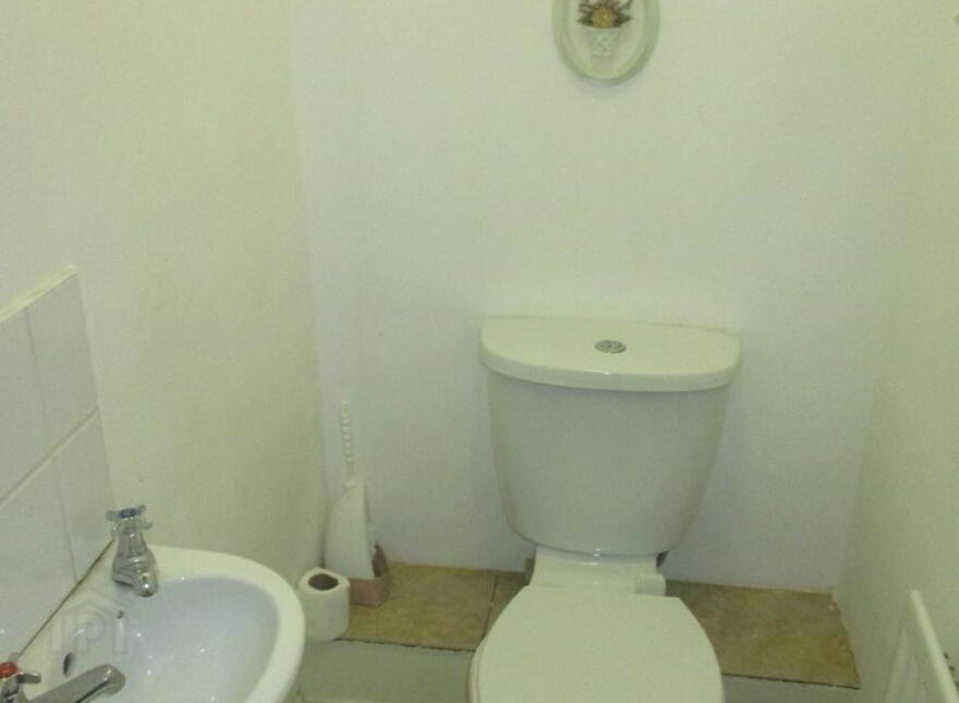 Upstairs Apartment, 16c Rugby Avenue, Belfast, BT7 1RG
