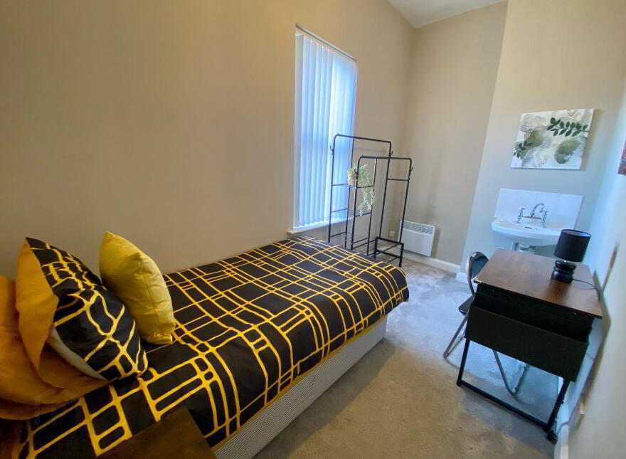 University Street, Room 2, All Bills Included, Belfast, BT7 1FZ