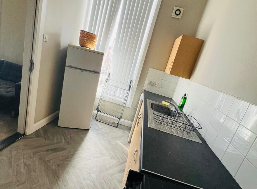 University Street, Room 4, All Bills Included, Belfast, BT7 1FZ