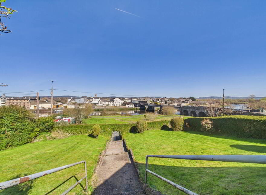 Lower Waterford Road, Carrickbeg, Carrick-On-Suir, E32RX44
