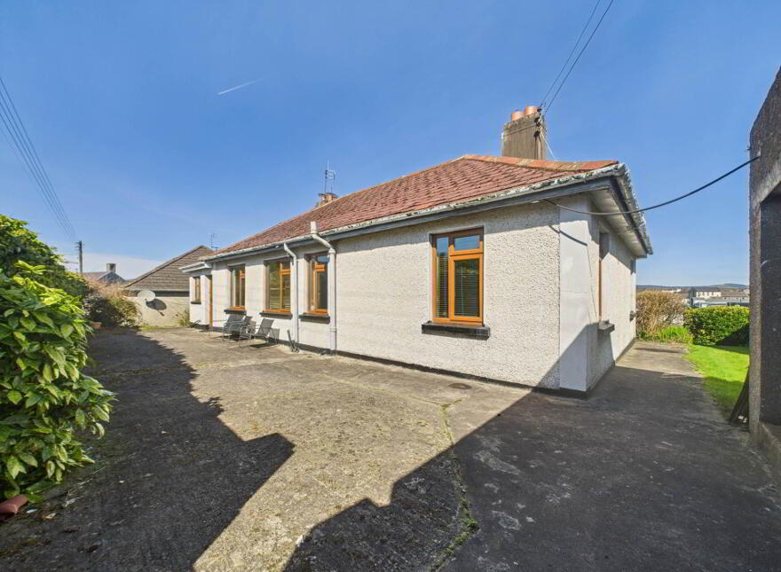 Lower Waterford Road, Carrickbeg, Carrick-On-Suir, E32RX44