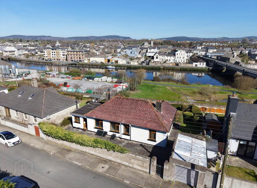 Lower Waterford Road, Carrickbeg, Carrick-On-Suir, E32RX44