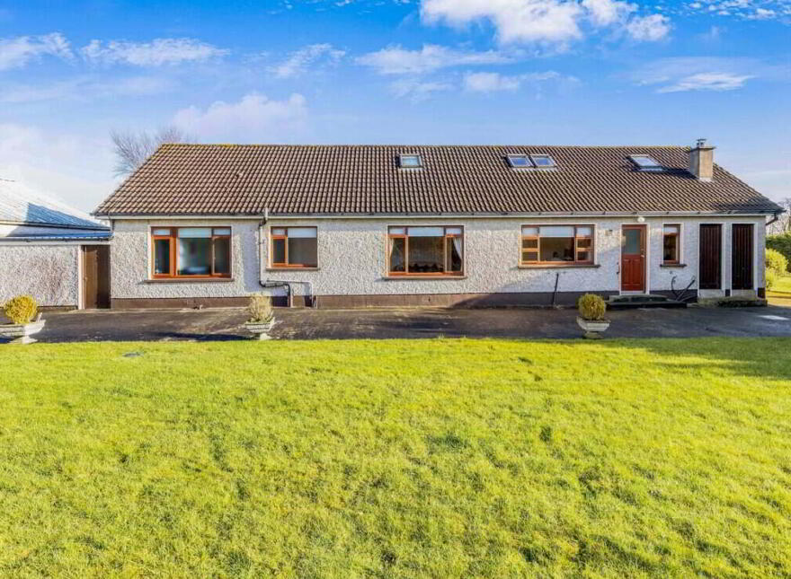 Beaulieu Cross, Drogheda, A92HY44