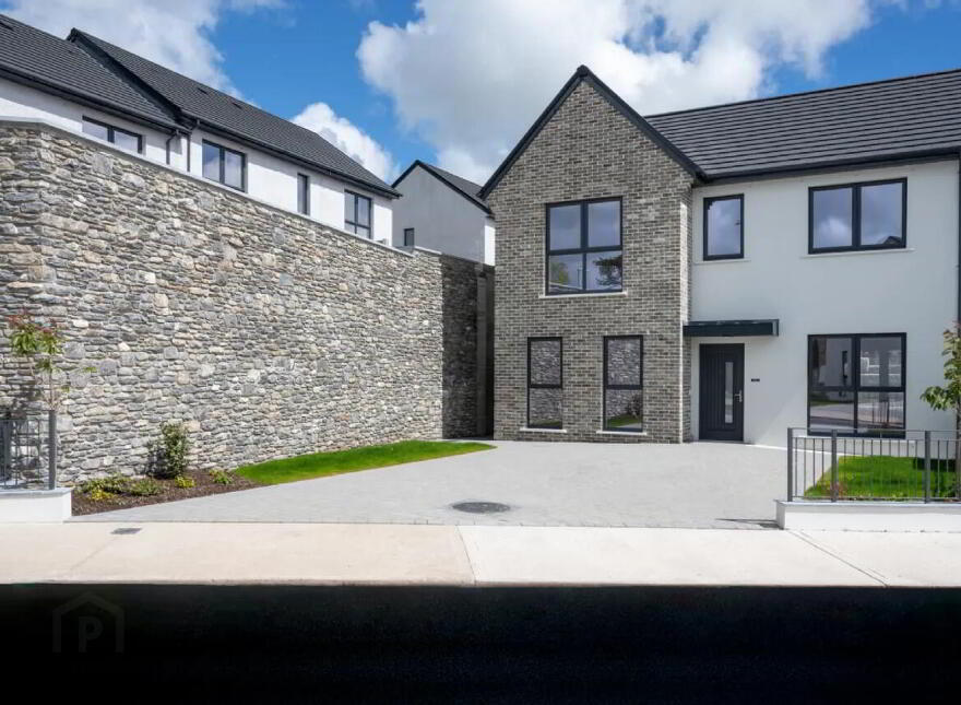 4 Bed Detached, Lakeview, Castleredmond, Midleton photo