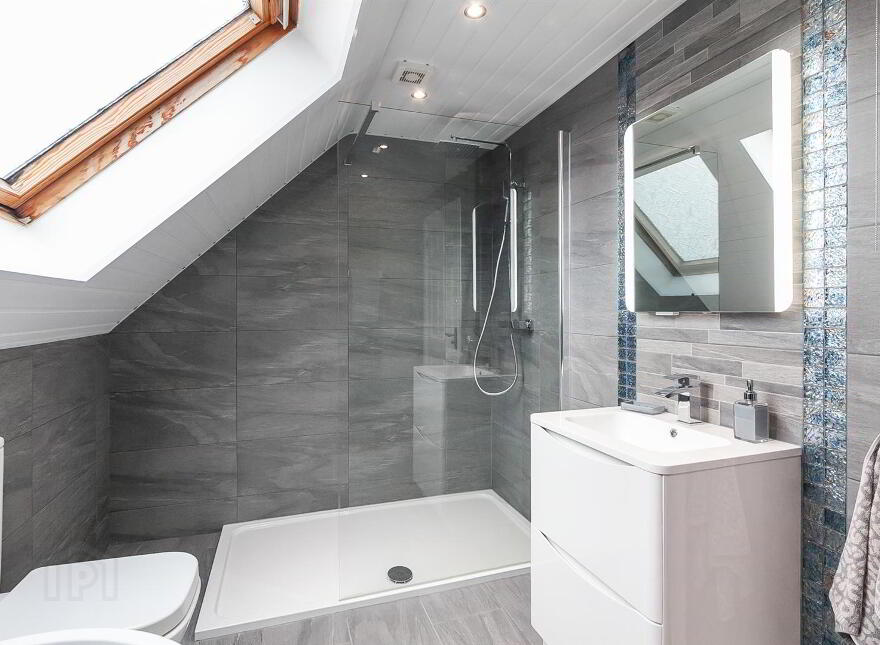 42 Brackenridge Green, Carrickfergus, BT38 8FP
